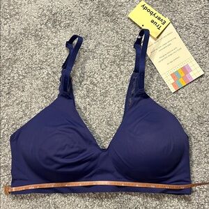 True & Co. Women's Boost Plunge wireless pull on bra NWT